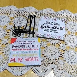 Grandkids standing plaques